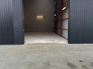 Lager. isoleret med egen port og indgangsdør - vand+afløb