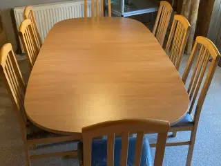 Spisebord 8 stole  i laminat 