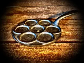 * Gammel æbleskivepande - i støbejern