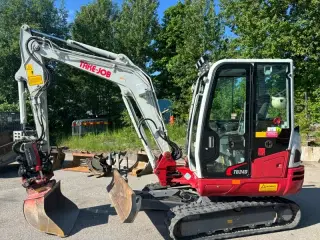 Takeuchi TB240 gravemaskine med 8 redskaber - 2
