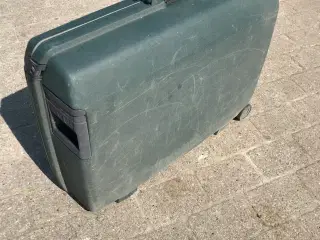 Kuffert i hård plastic 