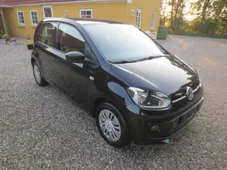 VW Up ! 1.0 i 5 D. År 2015. Km 116..