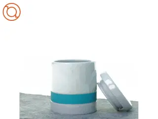 smuk og stilren porcelænskrukke med siliconebånd og låg (str. 12 cm)