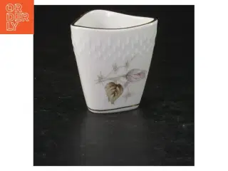 Hvidt porcelænsaskebæger fra Edelstein (str. 6 cm)