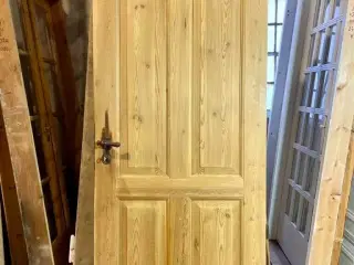 Afsyret, højrehængt fyldningsdør u. karm