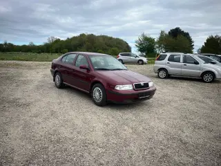 SKODA   OCATAVIA ÅRG 98