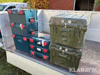 Tomme værktøjskasser