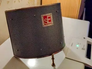 Akustik reflektor skærm fra sE