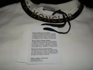 Ny lækker MONCLER Sweatshirt i hvid.