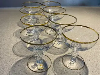 Lyngby likørglas med hånddrejet stilk