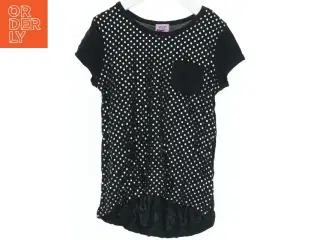 Polkaprikket t-shirt fra F&F (str. 110)