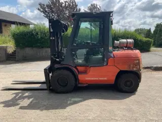 5000kg Toyota gas med FLK cabine med det hele,sideskift ,gaffelflytter,Fuld friløft, kan køre ind i container