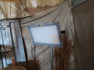 Arbejdslampe på stativ