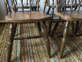 6 krostole og rund bord med plade