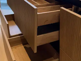 Rotpunkt køkken kogeø uden hvidevarer.