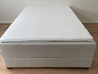 Boxseng med opbevarings understel