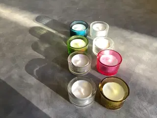 8 små fyrfadsstager i farvede glas 