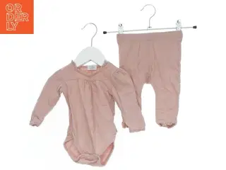 Lyserød bodystocking med bukser sæt til børn fra Hust & Claire (str. 62)