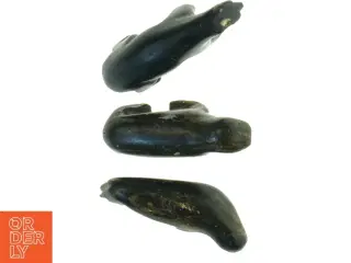 Grønlandica. Sæt af tre skulpturer af sæler og en isbjørn (str. 9x5,5 cm)