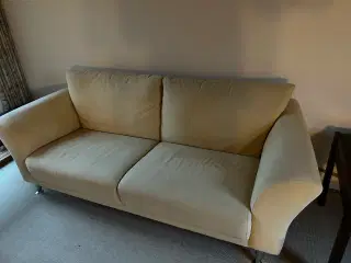 Lys gul 2 personers sofa