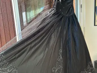 Elegant sort gallakjole med håndsyede pailletter