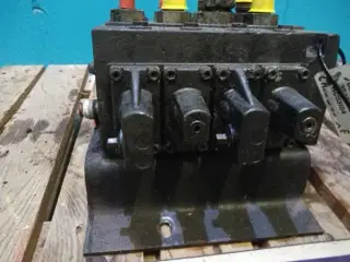 Case 595SLE Klaver 3518839M91