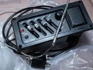 Belcat Preamp m 4 bånd EQ  EQ 7545.  Aku pickup.