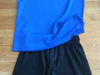 Nike sports sæt med t-shirt og shorts