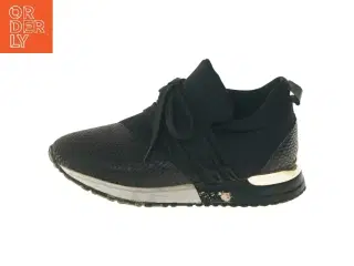 Sorte sneakers i størrelse 38 (str. 38 )