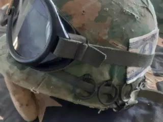 Fed Vietnam US hjelm med lidt påhæng