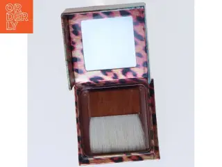 Benefit Coralista blush i æske med spejl og børste (str. 6x6 cm)