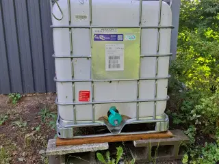 Palletank med aftapning hane