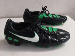 Nike fodboldstøvler str. 44