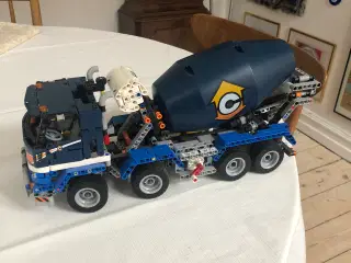 LEGO lastbil med betonblander