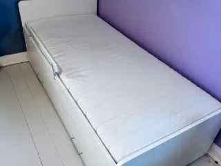 SLÄKT Ikea seng med madrasser 90/180x200