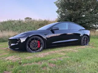 Tesla Model 3  Performance AWD