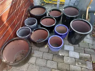 11 krukker sælges pris fra50- 100 kr.stk