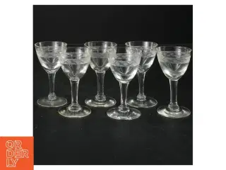 Sæt med seks små glas (str. 9 cm)