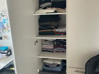 Tøm et par klædeskabe