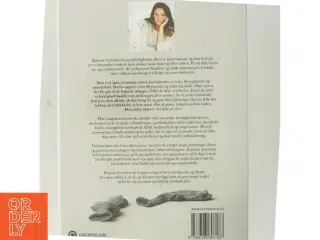 Bare vi ikke skal have tøjet af : kærlighedshistorier om parforholdets udfordringer af Katrine Axholm (Bog)