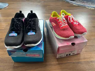 Sketchers sko… sælges 2 par 700 kr.