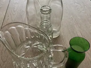 Retro. Ældre glaskande, grøn vase og mælkeflasker