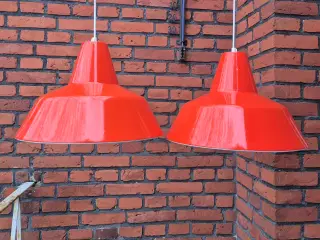 Smukke værkstedspendler i rødorange emalje