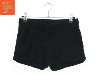Sort shorts med snøre fra H&M (str. 158)