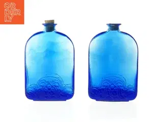 2 stk Håndlavede glasflasker med prop (str. H. 14 cm. b. 8,5 cm)
