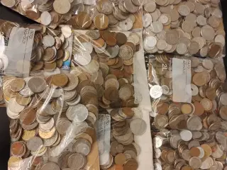 Et kilo mønter fra hele verden 