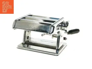 Pastamaskine med håndsving fra Ampia (str. 20x20x13 cm)