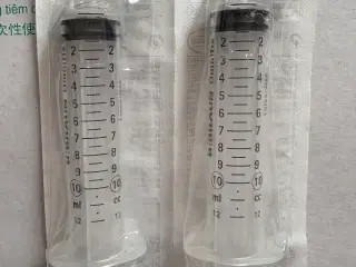 Alle mulige sprøjter som bruges til nyfødte 