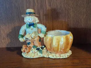 Sjov keramik figur, festlig dreng med krukke. 