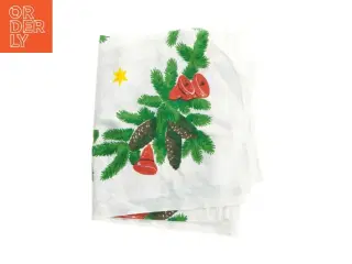 Juledug med tryk af gran og stjerner (str. 120x110 cm)